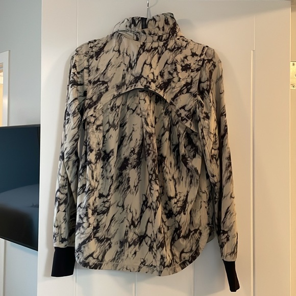 Lululemon running jacket with hood that zips into collar - Picture 2 of 3